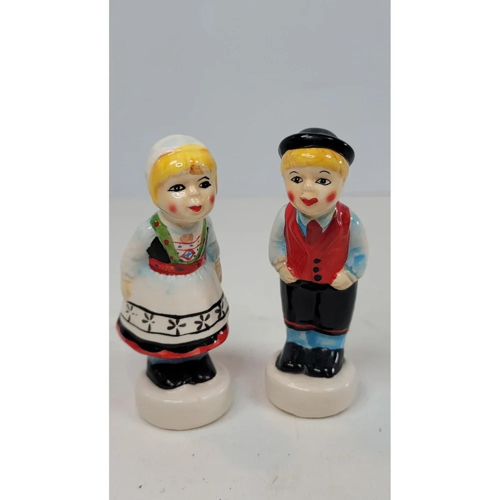 Vintage Dutch Boy and Girl Ceramic Salt and Pepper Shaker Set Folk Art Figurines